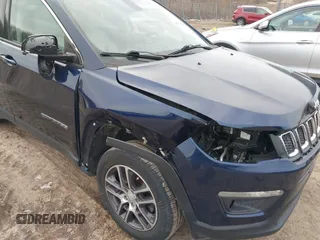 2018 Jeep Compass Altitude with VIN 3C4NJDBB8JT142514, listed as a IAAI auction lot 41528444 with 102,874 mi miles and . Bid and sale history available at carsss.com. Image 6.