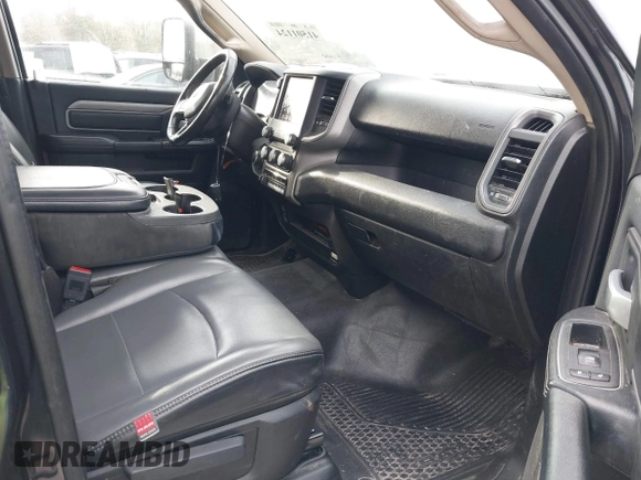2019 Ram 2500 Tradesman with VIN 3C6UR4HJ3KG712732, listed as a IAAI auction lot 41501124 with 218,362 mi miles. Bid and sale history available at carsss.com. Image 5.