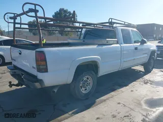 2005 GMC Sierra 2500HD Classic SLE1 with VIN 1GTHC29U65E337195, listed as a IAAI auction lot 41478978 with 323,961 mi miles. Bid and sale history available at carsss.com. Image 4.