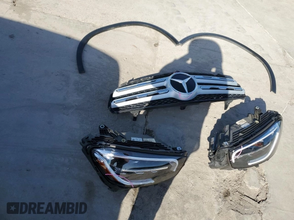 2020 Mercedes-Benz GLC 300 z VIN W1N0G8EBXLF837899, wystawiony jako Copart lot #52179435 z przebiegiem 47 556 mil mil oraz Szkoda całkowita • Salvage title. Historia ofert i sprzedaży dostępna na DreamBid. Obrazek 13.