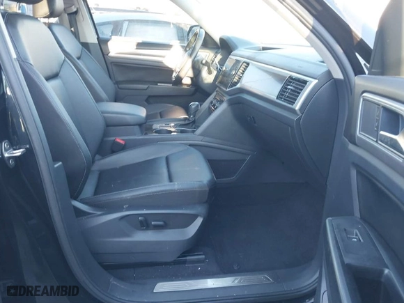 2019 Volkswagen Atlas 3.6L V6 SEL with VIN 1V2ER2CAXKC547918, listed as a IAAI auction lot 41278157 with 48,175 mi miles. Bid and sale history available at carsss.com. Image 5.