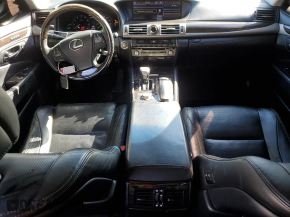 2013 Lexus LS 460 с VIN JTHCL5EF3D5018305, выставлен на аукционе Copart как лот 48299775 с пробегом 133 469 миль миль и Списание • Salvage title. История ставок и продаж доступна на DreamBid. Изображение 8.