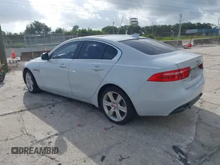 2017 Jaguar XE 25t Prestige z VIN SAJAE4BG5HA951325, wystawiony jako IAAI lot #42460703 z przebiegiem 116 318 mil mil oraz . Historia ofert i sprzedaży dostępna na DreamBid. Obrazek 3.
