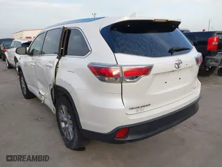 2014 Toyota Highlander XLE with VIN 5TDKKRFH3ES038170, listed as a IAAI auction lot 41740889 with 215,715 mi miles. Bid and sale history available at carsss.com. Image 3.