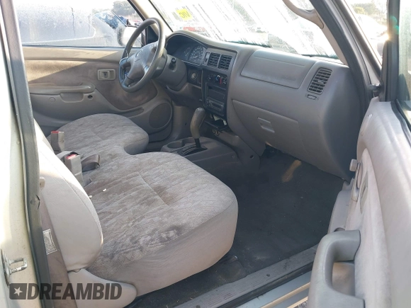 2001 Toyota Tacoma z VIN 5TENL42N11Z851691, wystawiony jako IAAI lot #41761217 z przebiegiem 203 164 mil mil oraz . Historia ofert i sprzedaży dostępna na DreamBid. Obrazek 5.