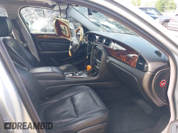 2008 Jaguar XJ Vanden Plas with VIN SAJWA82B28SH28394, listed as a IAAI auction lot 42115179 with 97,846 mi miles and . Bid and sale history available at DreamBid. Image 5.