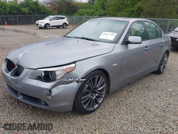 2005 BMW 5 Series 545i with VIN WBANB33555B089128, listed as a IAAI auction lot 42157702 with 206,362 mi miles and . Bid and sale history available at carsss.com. Image 2.