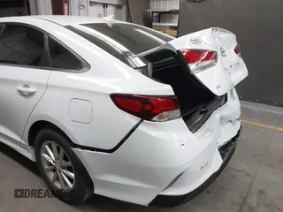 2018 Hyundai Sonata SE with VIN 5NPE24AF9JH698963, listed as a IAAI auction lot 42107412 with 107,047 mi miles and . Bid and sale history available at carsss.com. Image 6.