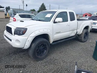 2010 Toyota Tacoma PreRunner with VIN 5TETU4GN0AZ697035, listed as a IAAI auction lot 41976215 with 231,757 mi miles and . Bid and sale history available at DreamBid. Image 18.