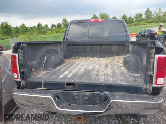 2013 Ram 2500 Laramie z VIN 3C6UR5FL0DG516938, wystawiony jako IAAI lot #39916278 z przebiegiem 198 845 mil mil oraz . Historia ofert i sprzedaży dostępna na DreamBid. Obrazek 17.