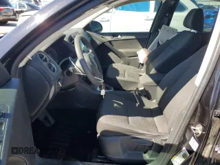 2018 Volkswagen Tiguan with VIN WVGBV7AX7JK003235, listed as a Copart auction lot 47891975 with 132,996 mi miles and Salvage Title. Bid and sale history available at DreamBid. Image 7.