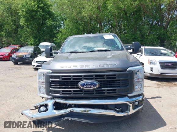 2023 Ford F-250 XL z VIN 1FT7W2AA9PEE21227, wystawiony jako IAAI lot #42277343 z przebiegiem 14 957 mil mil oraz . Historia ofert i sprzedaży dostępna na DreamBid. Obrazek 12.