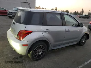 2005 Scion xA z VIN JTKKT624150088835, wystawiony jako Copart lot #74559644 z przebiegiem 244 665 mil mil oraz Szkody całkowita. Historia ofert i sprzedaży dostępna na DreamBid. Obrazek 3.