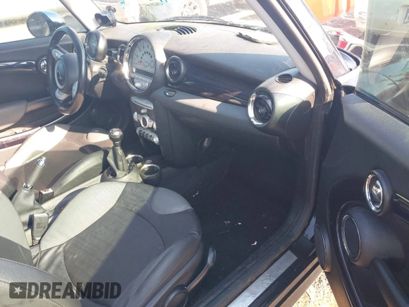 2010 MINI Hardtop S with VIN WMWMF7C59ATX41423, listed as a IAAI auction lot 42547368 with 118,083 mi miles and . Bid and sale history available at DreamBid. Image 5.