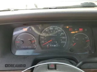 2003 Ford Crown Victoria LX z VIN 2FAFP74W03X122995, wystawiony jako Copart lot #55774415 z przebiegiem 234 485 mil mil oraz Czysty tytuł • Clean title. Historia ofert i sprzedaży dostępna na DreamBid. Obrazek 9.
