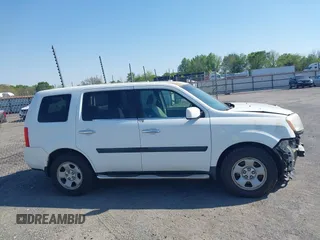 2011 Honda Pilot LX with VIN 5FNYF4H21BB094179, listed as a IAAI auction lot 42012733 with 183,546 mi miles. Bid and sale history available at carsss.com. Image 13.