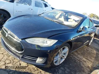 2014 Tesla Model S 60 z VIN 5YJSA1H15EFP48938, wystawiony jako IAAI lot #41574976 z przebiegiem 230 246 mil mil oraz . Historia ofert i sprzedaży dostępna na DreamBid. Obrazek 19.