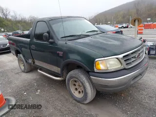 2002 Ford F-150 XL z VIN 1FTRF18W92NA79131, wystawiony jako IAAI lot #41913810 z przebiegiem 193 731 mil mil oraz . Historia ofert i sprzedaży dostępna na DreamBid. Obrazek 1.