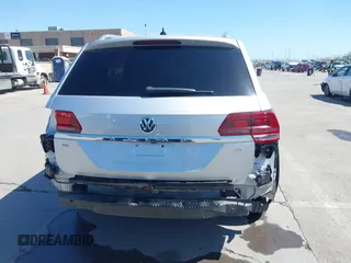 2018 Volkswagen Atlas SE с VIN 1V2DR2CA9JC502205, выставлен на аукционе IAAI как лот 41983821 с пробегом 99 618 миль миль и . История ставок и продаж доступна на DreamBid. Изображение 17.