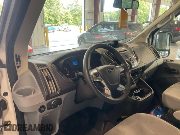 2017 Ford Transit XL z VIN 1FBAX2CM4HKA64864, wystawiony jako IAAI lot #42636468 z przebiegiem 56 010 mil mil oraz . Historia ofert i sprzedaży dostępna na DreamBid. Obrazek 9.