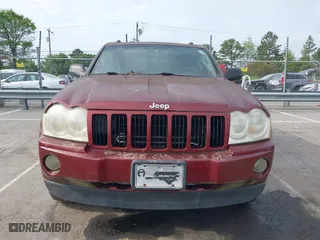 2007 Jeep Grand Cherokee Laredo with VIN 1J8GR48K27C535382, listed as a IAAI auction lot 42013097 with 180,554 mi miles. Bid and sale history available at carsss.com. Image 6.