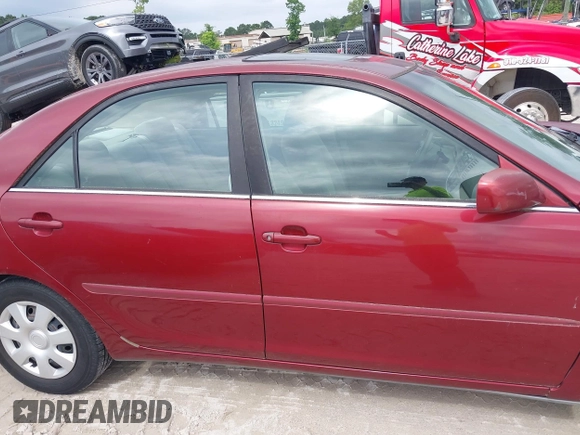 2002 Toyota Camry LE z VIN 4T1BE30K32U110304, wystawiony jako IAAI lot #42357455 z przebiegiem 221 389 mil mil oraz . Historia ofert i sprzedaży dostępna na DreamBid. Obrazek 13.