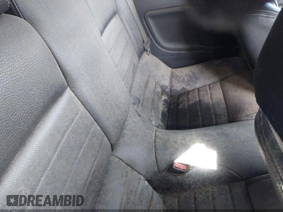 2011 Ford Mustang V6 z VIN 1ZVBP8EM1B5100724, wystawiony jako IAAI lot #42366863 z przebiegiem 221 814 mil mil oraz . Historia ofert i sprzedaży dostępna na DreamBid. Obrazek 8.