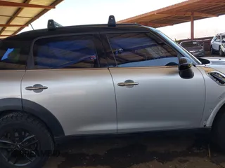 2014 MINI Countryman S with VIN WMWZC3C56EWP27328, listed as a IAAI auction lot 42187458 with 140,616 mi miles and . Bid and sale history available at DreamBid. Image 14.