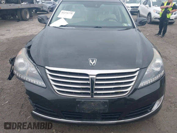 2015 Hyundai Equus Signature with VIN KMHGH4JH9FU098686, listed as a IAAI auction lot 42275775 with 102,765 mi miles and . Bid and sale history available at DreamBid. Image 12.