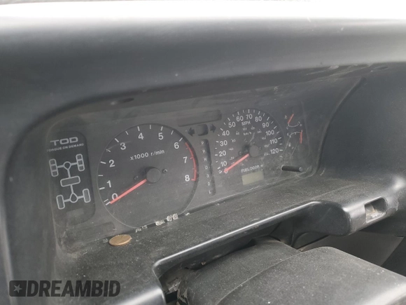 2001 Isuzu Trooper S z VIN JACDJ58X817J18687, wystawiony jako Copart lot #45499675 z przebiegiem Nie podano mil oraz Szkoda całkowita • Salvage title. Historia ofert i sprzedaży dostępna na DreamBid. Obrazek 9.