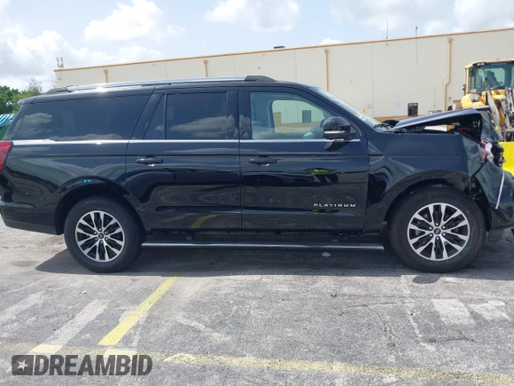 2025 Ford Expedition z VIN 1FMJK1M89SEA17806, wystawiony jako IAAI lot #42438561 z przebiegiem 3 269 mil mil oraz . Historia ofert i sprzedaży dostępna na DreamBid. Obrazek 13.