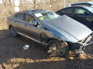 2017 Volvo S90 Inscription with VIN YV1A22ML2H1003142, listed as a IAAI auction lot 41663045 with 84,530 mi miles. Bid and sale history available at carsss.com. Image 1.