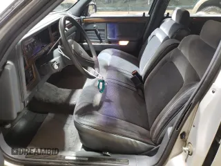 1989 Dodge Dynasty z VIN 1B3BC4634KD442902, wystawiony jako Copart lot #85151394 z przebiegiem 63 120 mil mil oraz Czysty tytuł • Clean title. Historia ofert i sprzedaży dostępna na DreamBid. Obrazek 7.