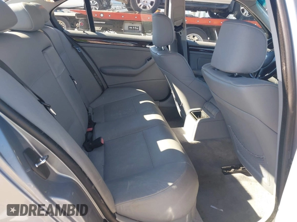 2003 BMW 3 Series 325i with VIN WBAAZ334X3KP81397, listed as a IAAI auction lot 41633863 with 128,133 mi miles and . Bid and sale history available at DreamBid. Image 8.