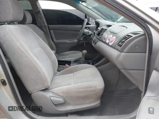 2002 Toyota Camry LE z VIN 4T1BE32K92U102107, wystawiony jako IAAI lot #41956837 z przebiegiem 239 106 mil mil oraz . Historia ofert i sprzedaży dostępna na DreamBid. Obrazek 5.