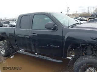 2010 Chevrolet Silverado 1500 LT with VIN 1GCSKSE3XAZ172390, listed as a IAAI auction lot 41839627 with 174,130 mi miles. Bid and sale history available at carsss.com. Image 14.