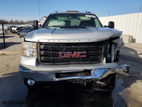 2011 GMC Sierra 2500HD SLE with VIN 1GT220CG9BZ200191, listed as a Copart auction lot 43624545 with 193,940 mi miles and Salvage Title. Bid and sale history available at carsss.com. Image 5.