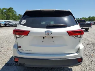 2018 Toyota Highlander LE z VIN 5TDZARFH0JS036985, wystawiony jako Copart lot #54472975 z przebiegiem 128 131 mil mil oraz Szkoda całkowita • Salvage title. Historia ofert i sprzedaży dostępna na DreamBid. Obrazek 6.