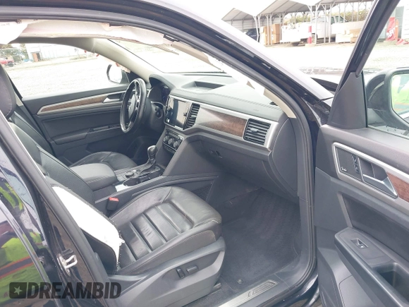 2018 Volkswagen Atlas SEL Premium z VIN 1V2NR2CAXJC554740, wystawiony jako IAAI lot #41773681 z przebiegiem 83 296 mil mil oraz . Historia ofert i sprzedaży dostępna na DreamBid. Obrazek 5.