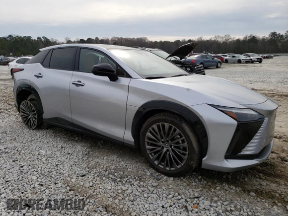 2023 Lexus RZ 450e Premium z VIN JTJAAAAB7PA005835, wystawiony jako Copart lot #42201414 z przebiegiem 2 144 mil mil oraz . Historia ofert i sprzedaży dostępna na DreamBid. Obrazek 4.
