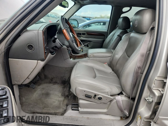 2004 Cadillac Escalade z VIN 1GYEC63T64R285823, wystawiony jako Copart lot #59167915 z przebiegiem 289 955 mil mil oraz Szkoda całkowita • Salvage title. Historia ofert i sprzedaży dostępna na DreamBid. Obrazek 7.