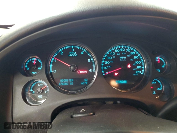 2011 GMC Sierra 1500 SLT z VIN 3GTP2WE33BG392727, wystawiony jako Copart lot #49671005 z przebiegiem 176 803 mil mil oraz Szkoda całkowita • Salvage title. Historia ofert i sprzedaży dostępna na DreamBid. Obrazek 9.
