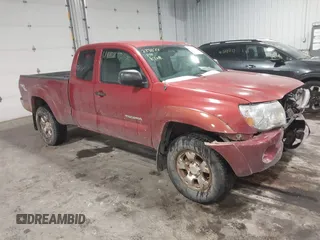 2008 Toyota Tacoma with VIN 5TEUU42N88Z472464, listed as a IAAI auction lot 41327495 with 250,993 mi miles and . Bid and sale history available at DreamBid. Image 1.