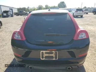 2011 Volvo C30 z VIN YV1672MK1B2212341, wystawiony jako Copart lot #52566705 z przebiegiem 170 053 mil mil oraz Szkody całkowita. Historia ofert i sprzedaży dostępna na DreamBid. Obrazek 6.