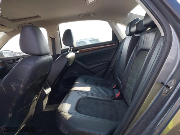 2013 Volkswagen Passat SEL Premium with VIN 1VWCM7A32DC063184, listed as a IAAI auction lot 41505096 with 121,482 mi miles. Bid and sale history available at carsss.com. Image 8.
