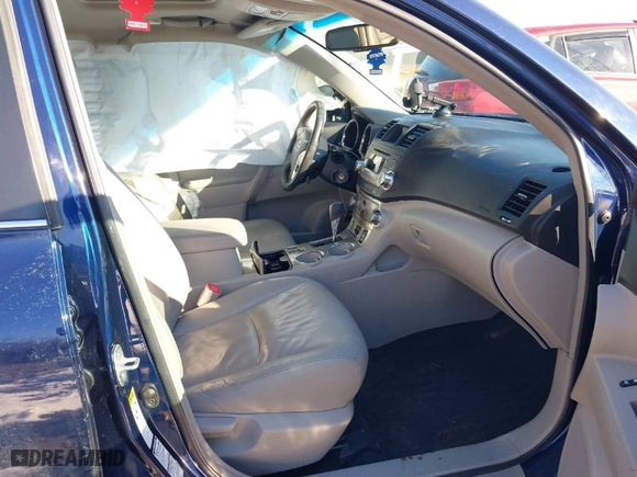 2011 Toyota Highlander with VIN 5TDBK3EH3BS080512, listed as a IAAI auction lot 41638857 with 251,903 mi miles. Bid and sale history available at carsss.com. Image 5.