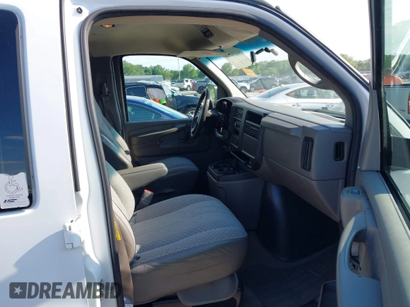 2005 Chevrolet Express Passenger с VIN 1GAHG39UX51132926, выставлен на аукционе IAAI как лот 42354919 с пробегом 148 739 миль миль и . История ставок и продаж доступна на DreamBid. Изображение 5.