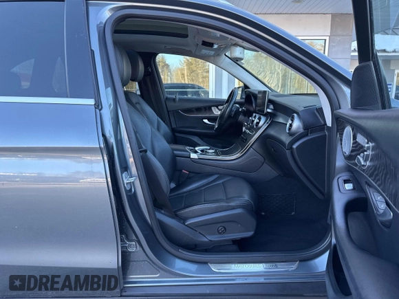 2016 Mercedes-Benz GLC with VIN WDC0G4KB8GF019995, listed as a IAAI auction lot 41654638 with 143,829 mi miles. Bid and sale history available at carsss.com. Image 5.
