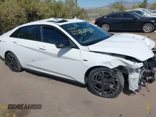 2025 Hyundai Elantra N Line z VIN KMHLR4DF5SU864350, wystawiony jako IAAI lot #42072593 z przebiegiem 7 092 mil mil oraz . Historia ofert i sprzedaży dostępna na DreamBid. Obrazek 13.