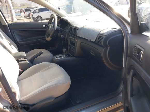 2001 Volkswagen Passat GLS with VIN WVWVD63B61E184553, listed as a IAAI auction lot 41939831 with 74,225 mi miles. Bid and sale history available at carsss.com. Image 5.